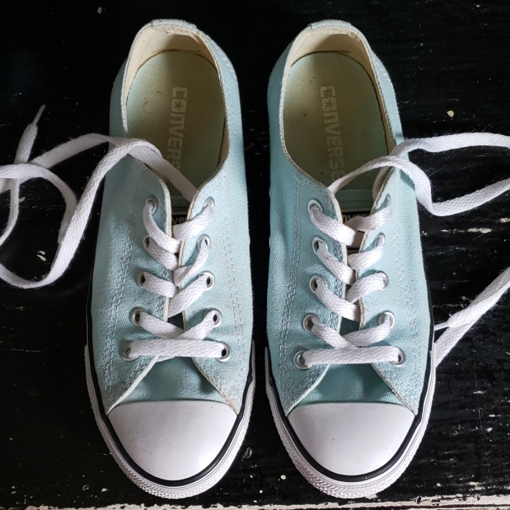 Dainty Blue Converse, size 6